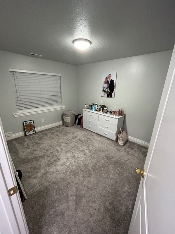 Foto del edificio - 769 Spring Ln