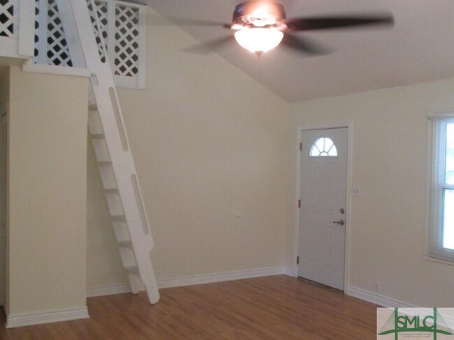 Building Photo - 127 Oak St