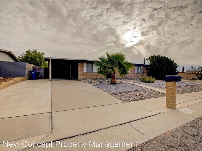 Foto del edificio - 3 br, 2 bath House - 9800 E. Victoria Lane