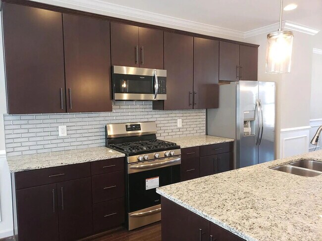 Foto del edificio - Elegant Preston Lake Living with Premium Amenities & Timeless Comfort