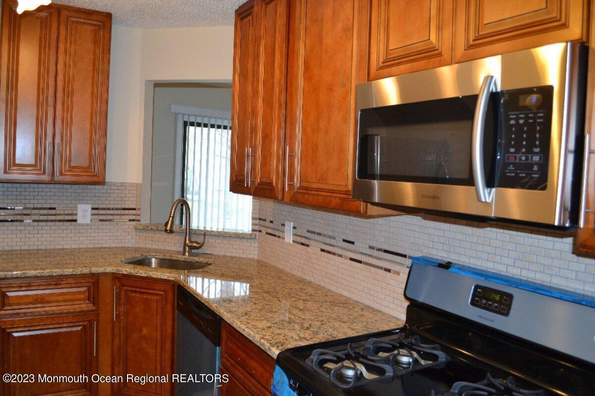 2402 Bayhead Dr, Sayreville, NJ 08859 Condo for Rent in Sayreville