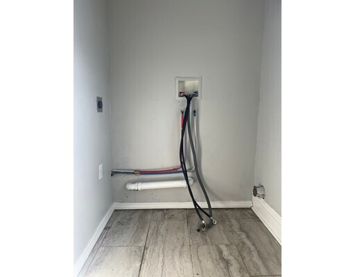 Building Photo - 31 Woolson St