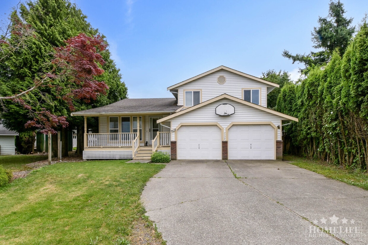 Primary Photo - Spacious 3-Bedroom Family Home for Rent in...