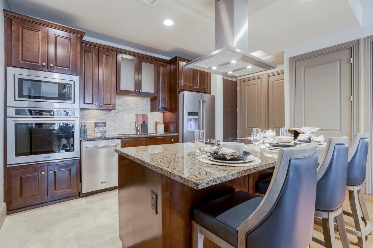 Primary Photo - Your New Home Comes with 2 Weeks Free & $500!