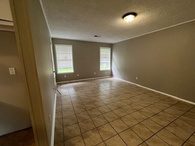 Building Photo - Renovated 3 Bedroom 1 Bath Home for Rent!!