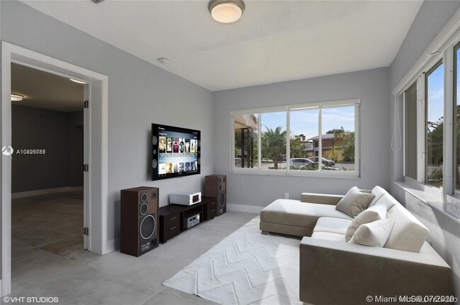 Building Photo - 707 Ponce de Leon Blvd