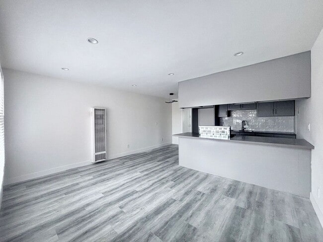 Building Photo - 1052 Browning Blvd Los Angeles, CA 90037