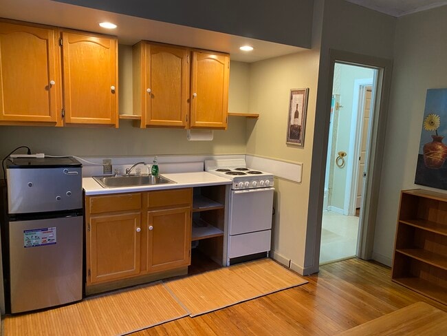 Building Photo - 16 Seminary Ave