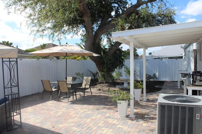 Foto del edificio - 10420 SW 207th St