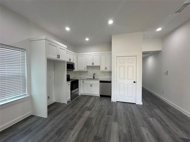 Building Photo - 3305 Mineola St