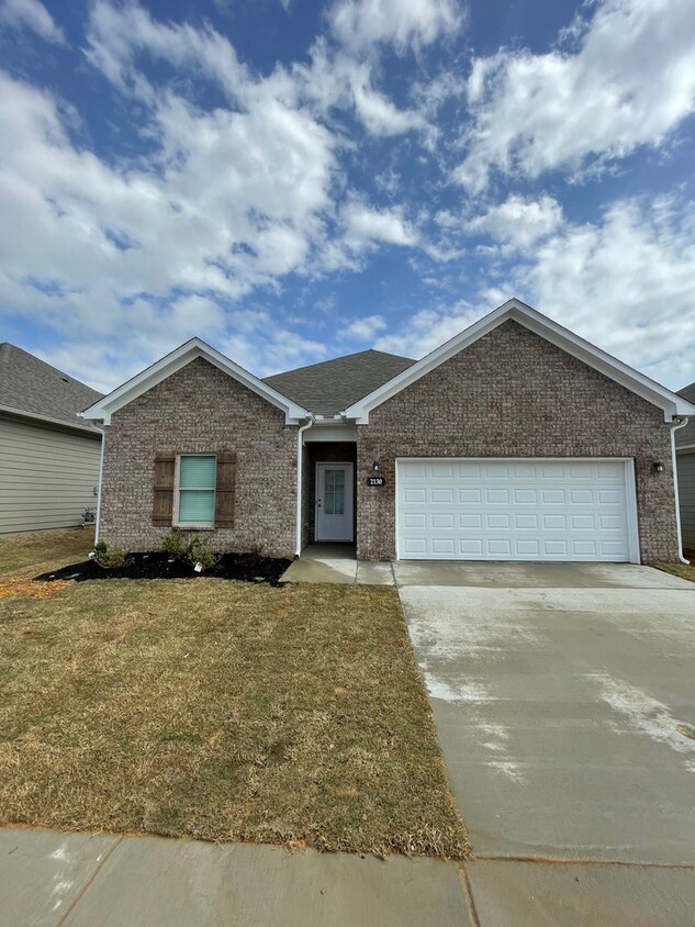 Foto principal - Home for Rent in Cullman, AL!!! Available ...