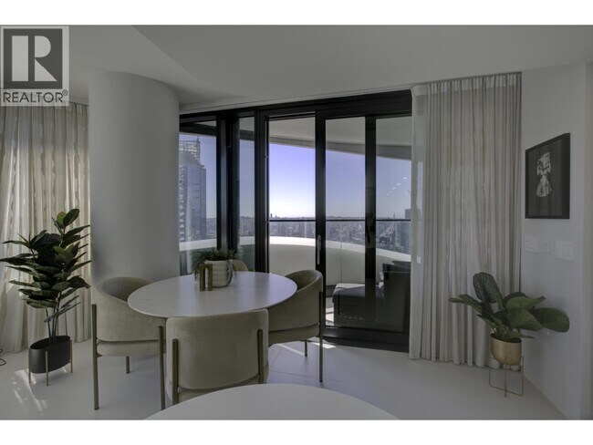 Building Photo - 1033 Nelson St.