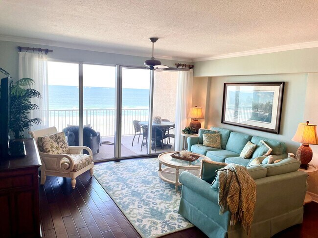 Building Photo - Spacious Oceanfront Condo, Walk to Flagler...