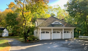 Building Photo - 120 Plainview Rd
