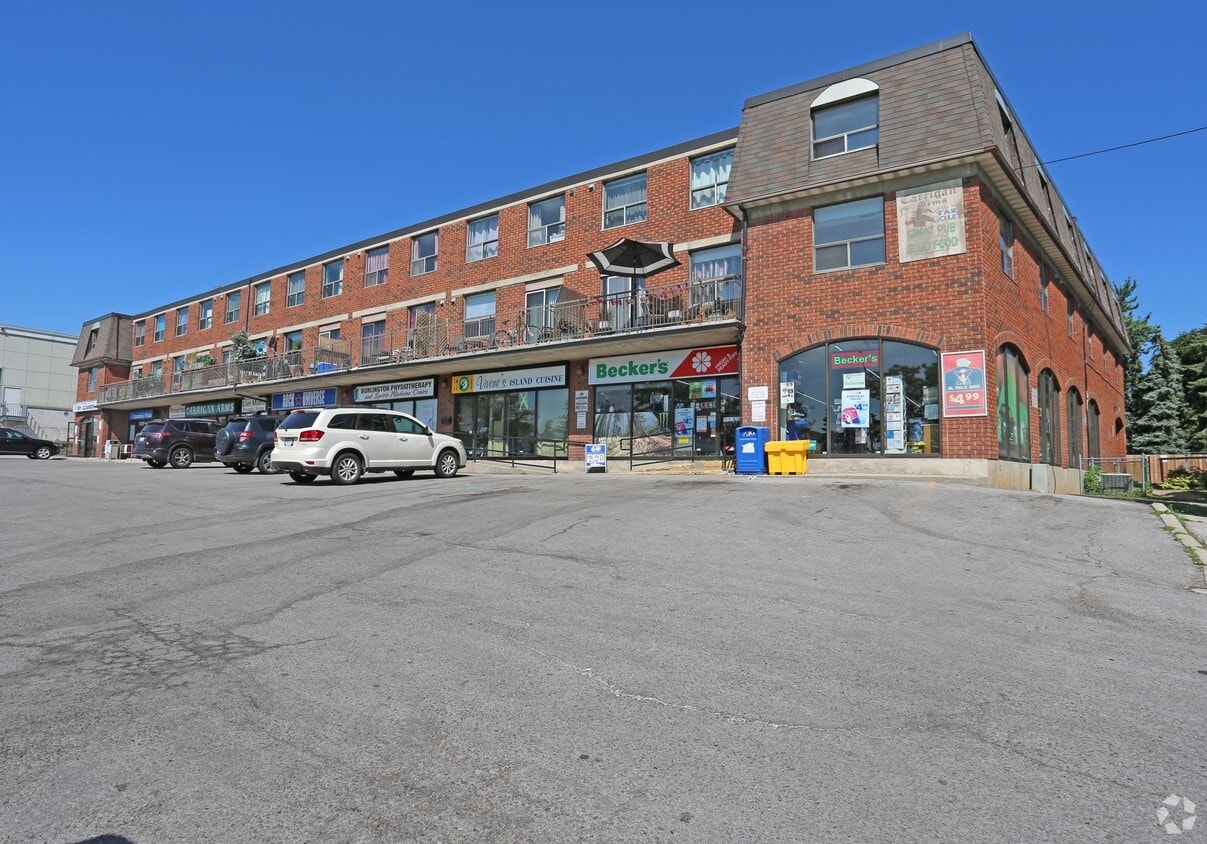 Building Photo - 2025 Upper Middle Rd