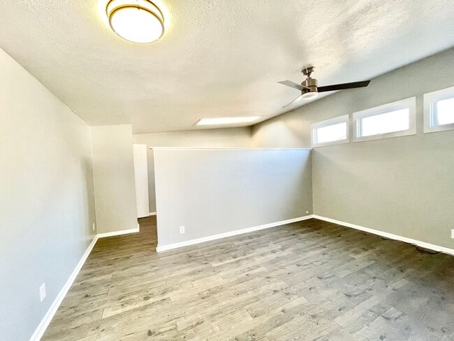 Building Photo - 1041 W 10th St