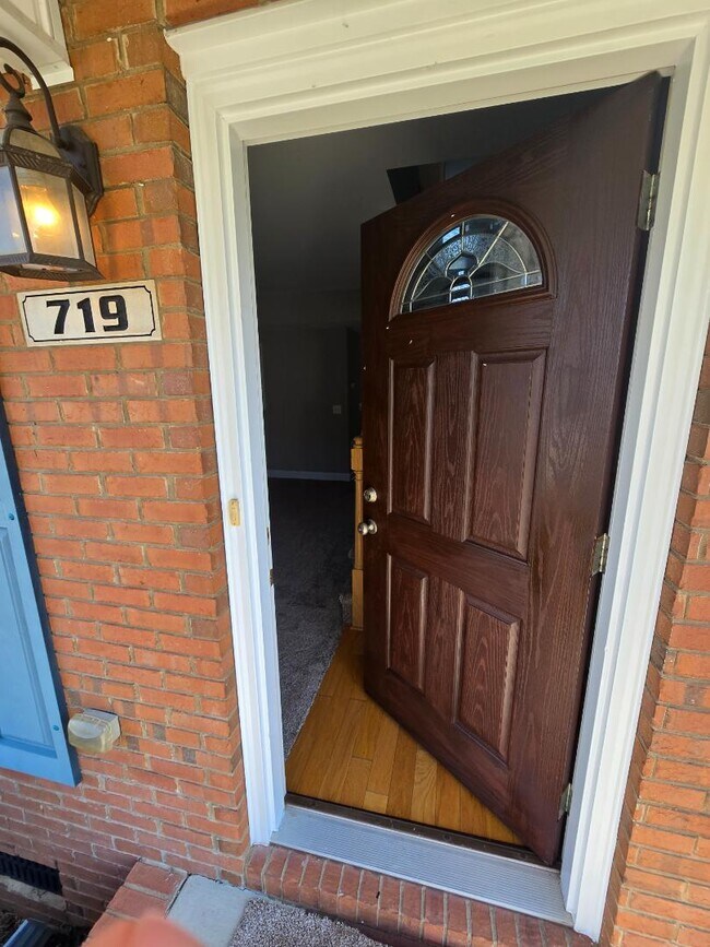 Foto del edificio - 719 Cobblestone Dr