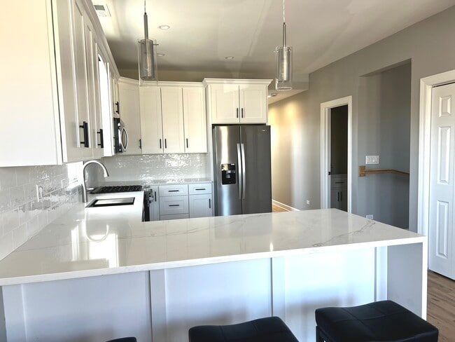 Building Photo - 7539 W 61st St