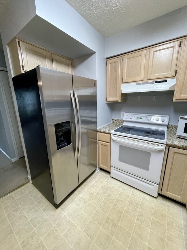 Building Photo - 805 Upland Dr