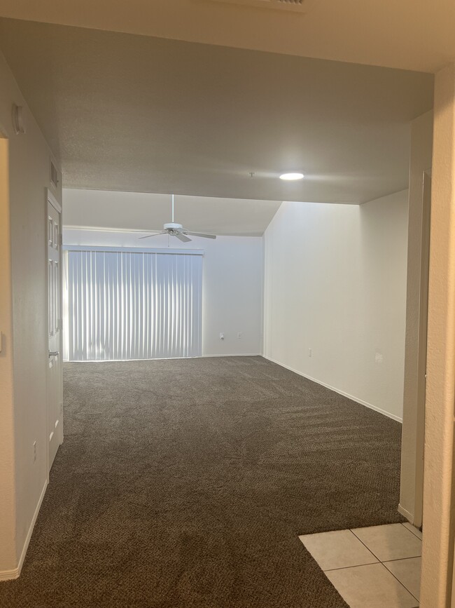 Building Photo - 9990 N Scottsdale Rd
