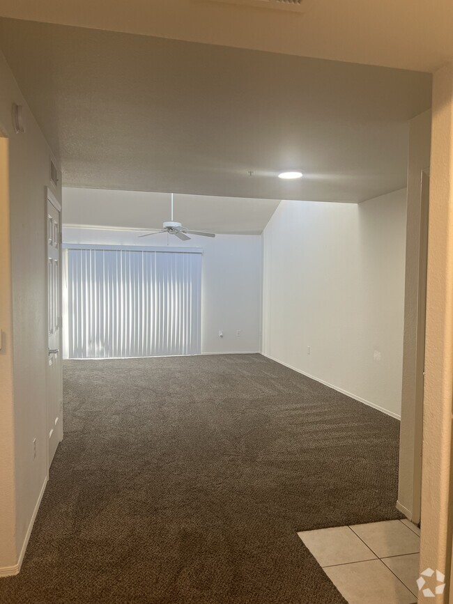 Building Photo - 9990 N Scottsdale Rd
