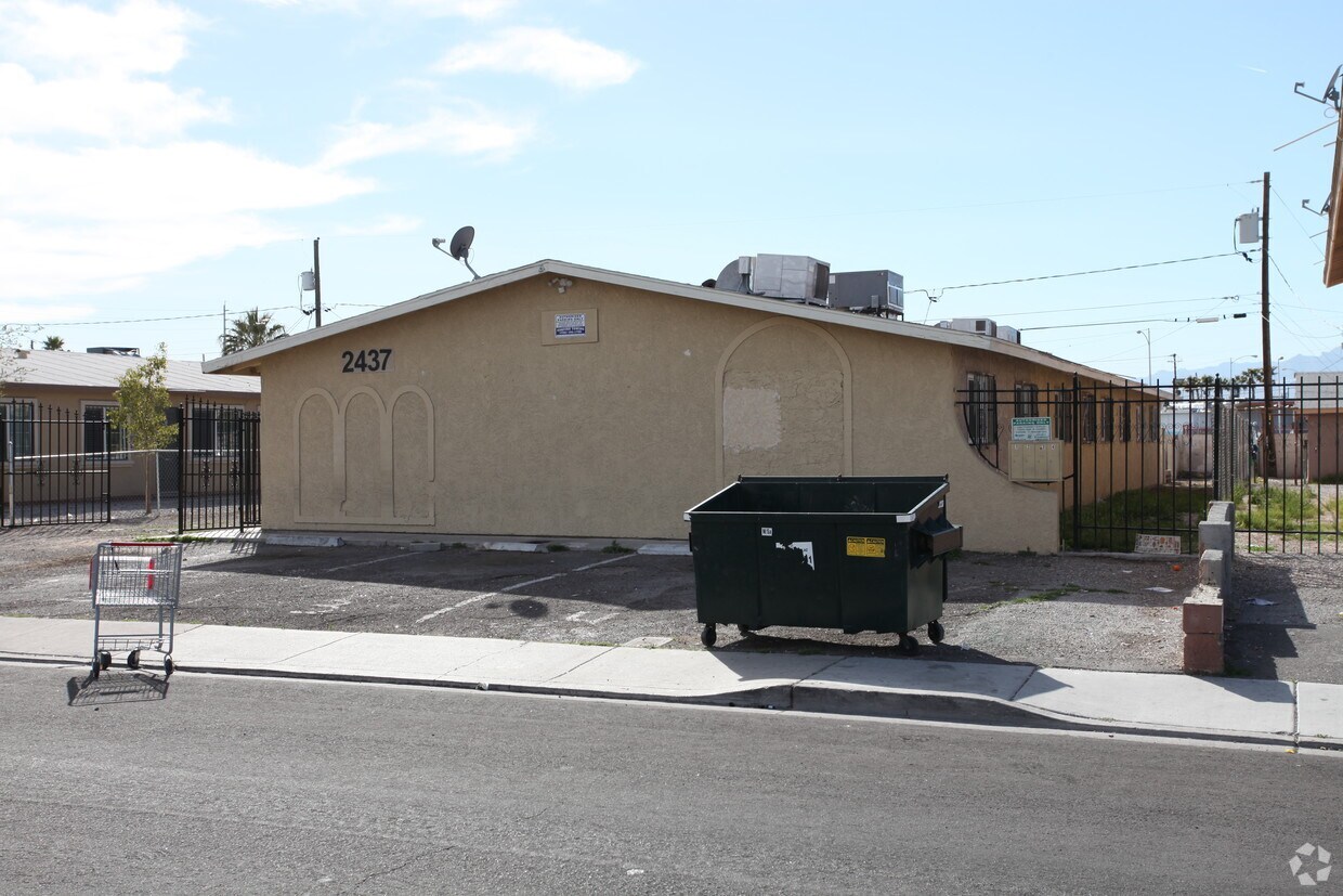 Building Photo - Arrowhead Acres