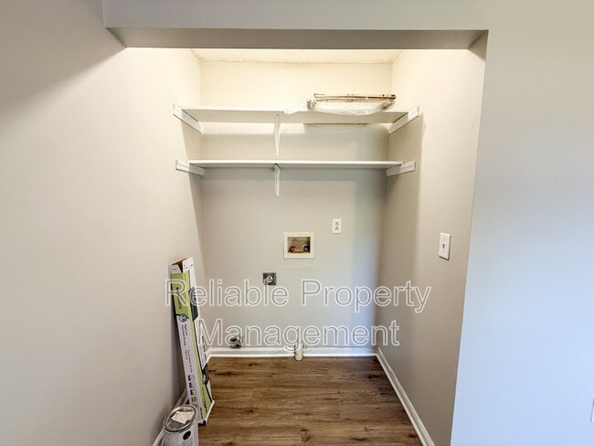 Building Photo - 206 E Watson St