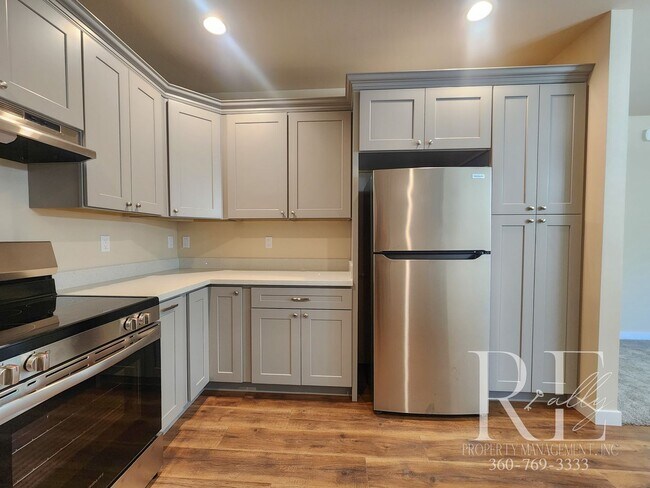 Building Photo - Brand-New 2-Bed, 2-Bath Duplex with Garage...