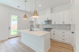 Building Photo - 7703 Inwood Grv Ln