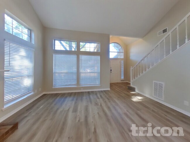 Building Photo - 305 Meandering Way