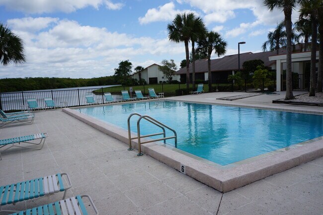 Foto del edificio - 14865 Feather Cove Rd