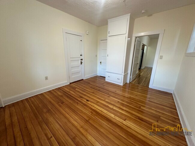 Foto del edificio - 181 Winthrop Rd