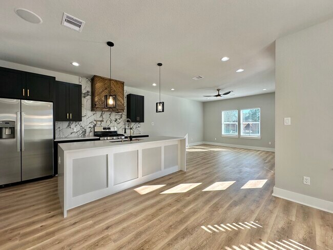 Foto del edificio - 2444 Carmel St