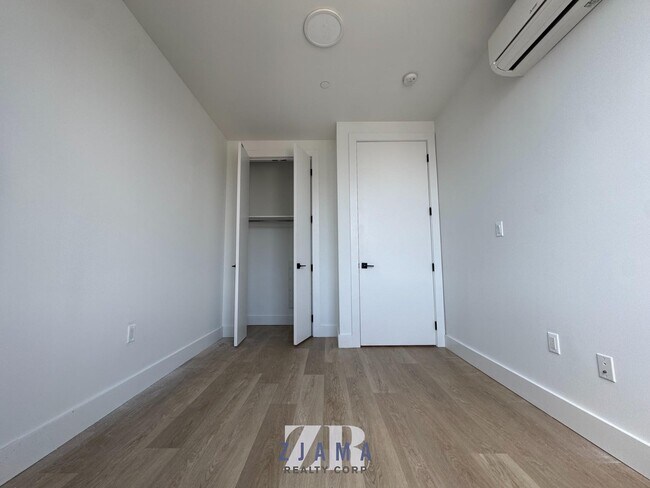 Foto del edificio - 1629 Brooklyn Ave