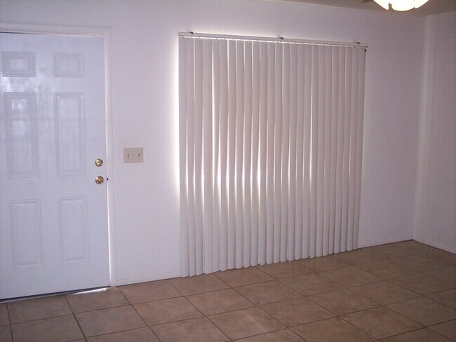 Building Photo - PENDING / RENTED