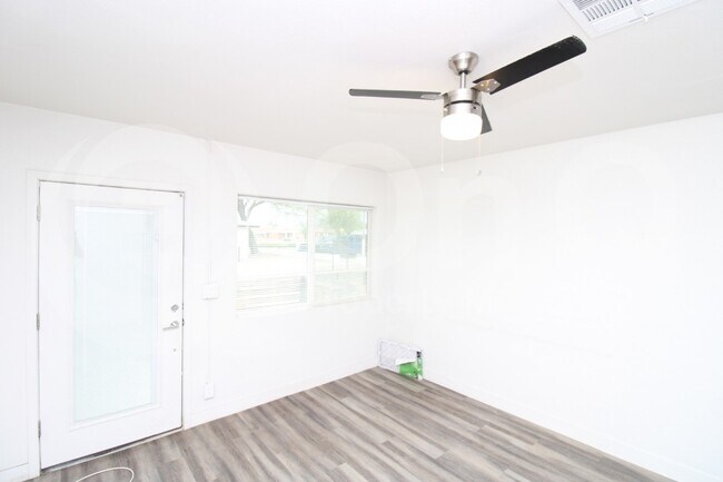 Foto del edificio - 312 N Hartford St