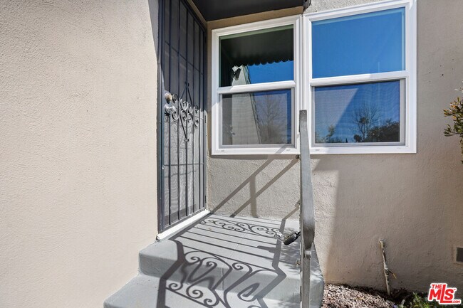 Foto del edificio - 1516 Stearns Dr