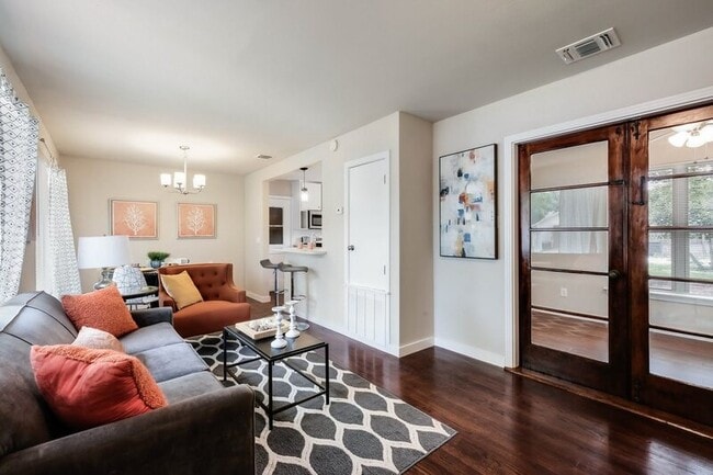 Building Photo - 623 Freiling