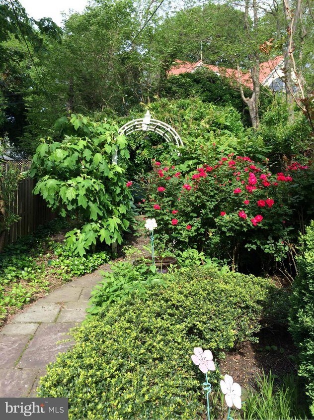 Foto principal - 1640 32nd St NW