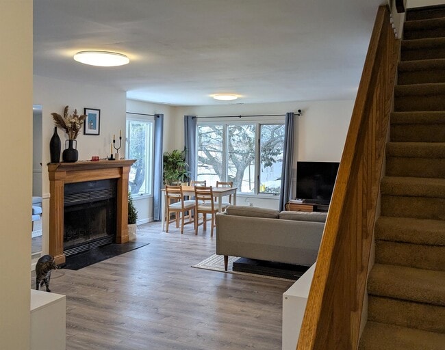 Building Photo - 700 10th St