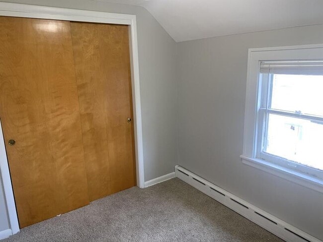 Building Photo - West Side 3BR Upper