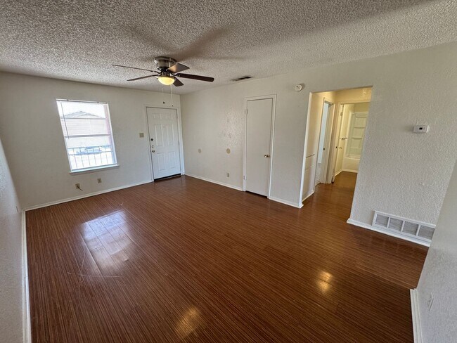 Foto del edificio - 1903 Cedarhill Dr