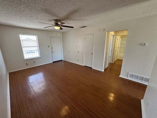 Building Photo - 1903 Cedarhill Dr