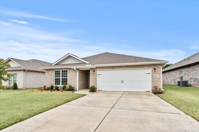 Foto del edificio - 6027 Thorntons Way Cir NW