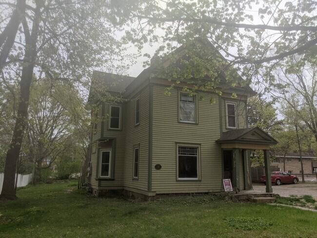 Building Photo - 408 Van Buren St