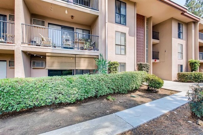 Building Photo - 7858 Cowles Mountain Ct