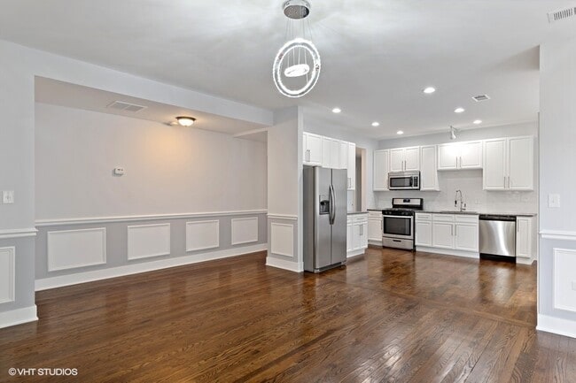 Building Photo - 5349 W Van Buren St