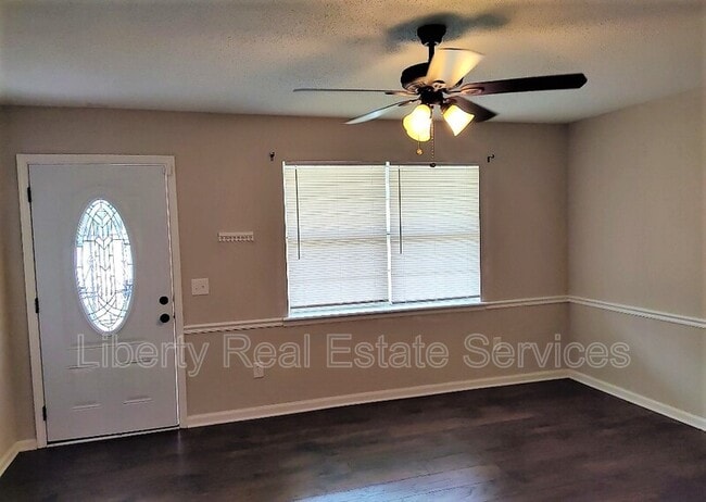 Foto del edificio - 734 Robin Hood Dr