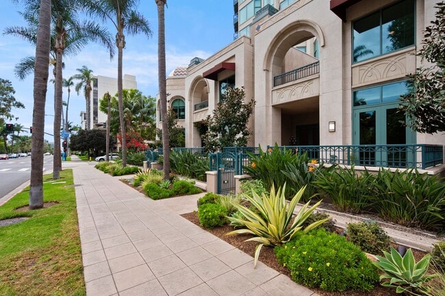 Building Photo - Exquisite Banker's Hill 3-Bedroom with Dir...