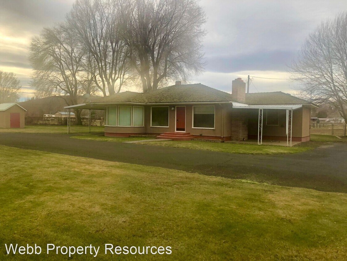 3 br, 1 bath House 72468 Hwy 395 S House Rental in Pendleton, OR